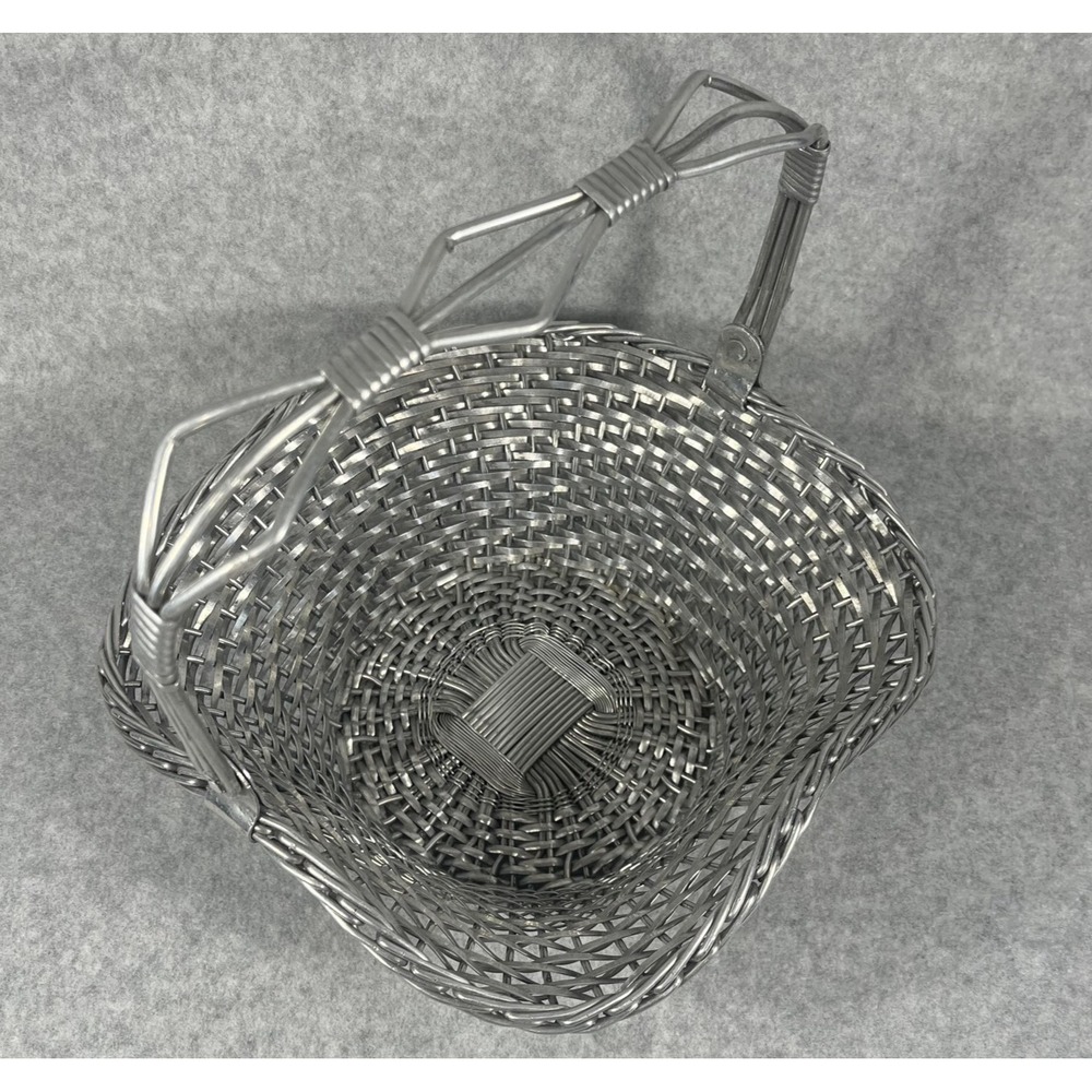 VTG Silver Tone Metal Woven Wire Basket With Fold Down Handle Decor Centerpiece - Picture 4 of 14